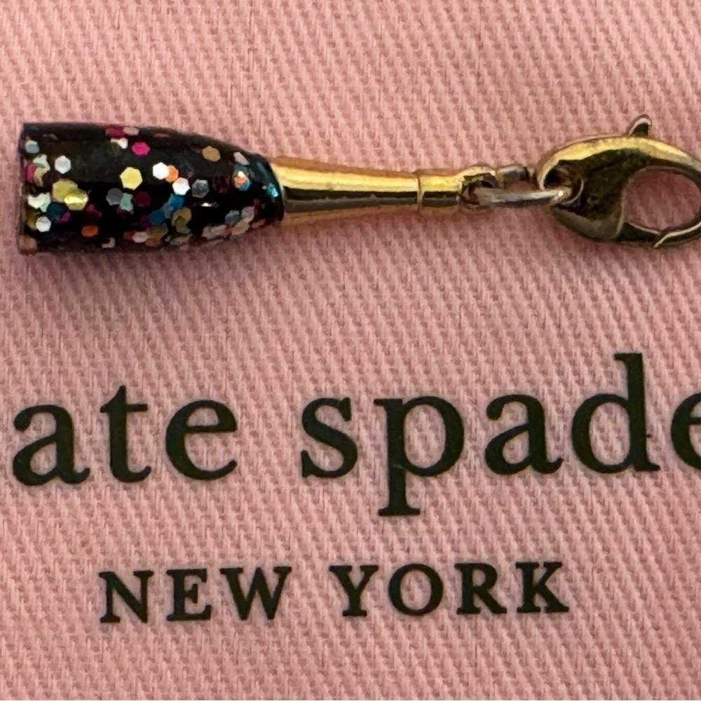 KATE SPADE CHAMPAGNE GLITTER WINE BOTTLE CHARM BRACELET HOW CHARMING NO BRACELET - Picture 3 of 6